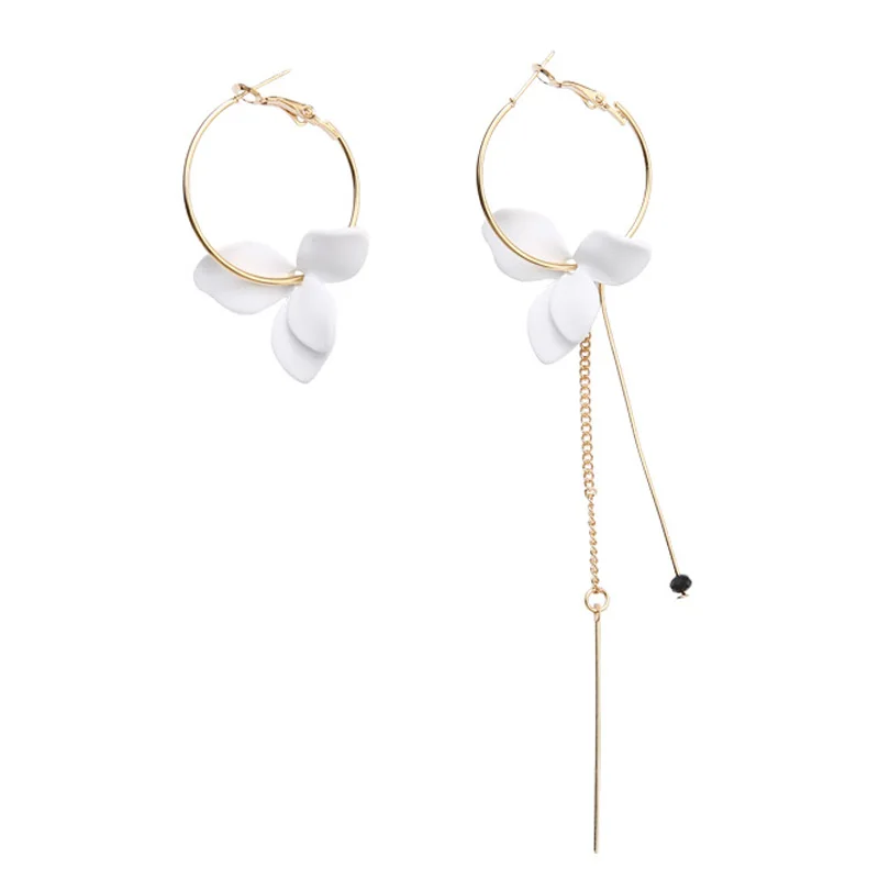 Korean Sweet Asymmetric Long Chain Strip White Lily Flower Petals Round Circle Loop Hoop Earrings for Women Jewelry Wholesale
Korean Sweet Asymmetric Long Chain Strip White Lily Flower Petals Round Circle Loop Hoop Earrings for Women Jewelry Wholesale