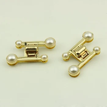 10pcs /lot New Clasp Turn Lock Pearl lock Twist Locks Metal Hardware For DIY Handbag Bag Purse Accessories
10pcs /lot New Clasp Turn Lock Pearl lock Twist Locks Metal Hardware For DIY Handbag Bag Purse Accessories