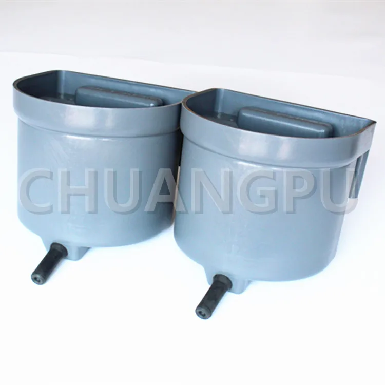 

4L Calf Feeding Milk Bucket with Black Feeding Nipple, Calf Feeding Bucket for Dairy Farm