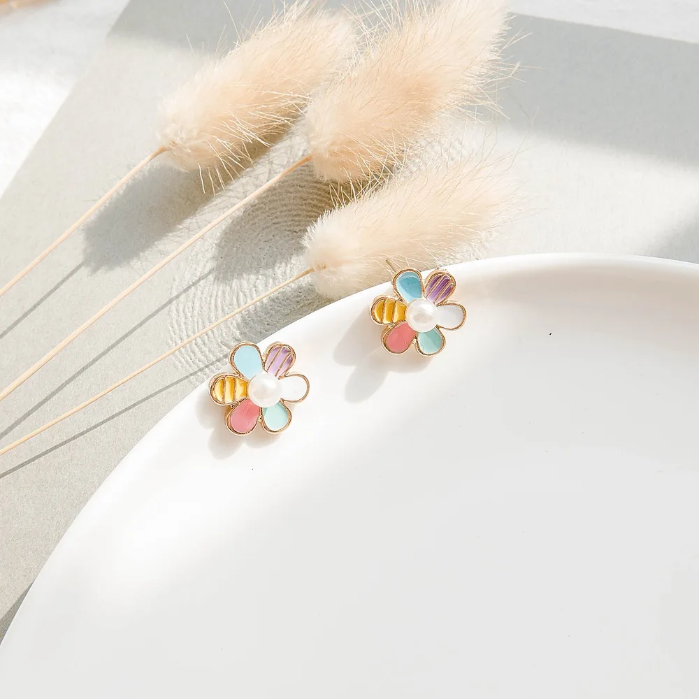 SUKI Imitation Pearl Colorful Flower Stud Earrings for Womenn Fashion Jewelry Cute Romantic Enamel Statement Earings Oorbellen
SUKI Imitation Pearl Colorful Flower Stud Earrings for Womenn Fashion Jewelry Cute Romantic Enamel Statement Earings Oorbellen