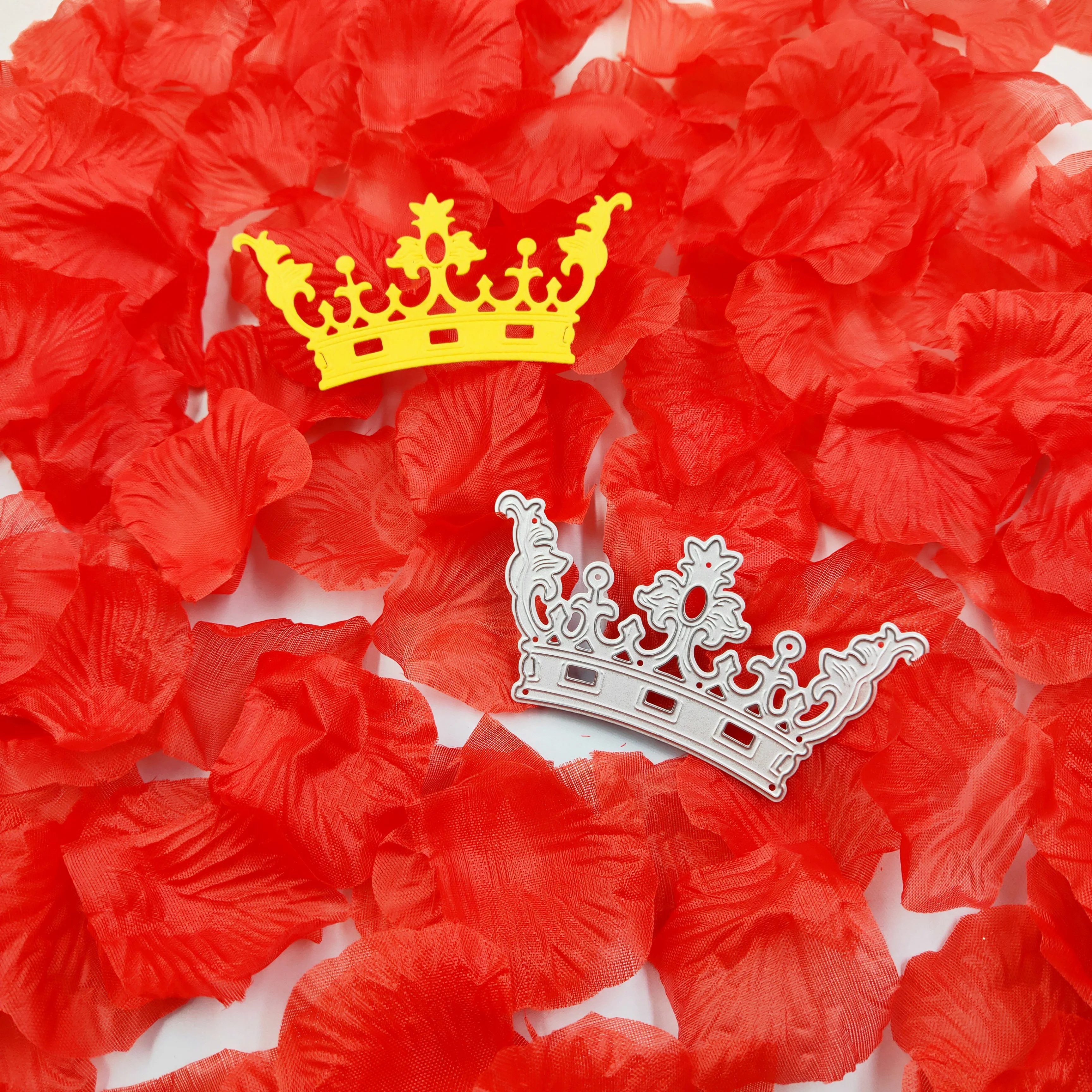 Crown metal cutting die brand new 2019 carbon steel embossing process embossing card DIY production of cutting knife die
Crown metal cutting die brand new 2019 carbon steel embossing process embossing card DIY production of cutting knife die