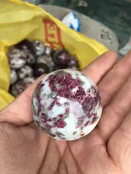 35mm Natural red tourmaline Quartz Crystal Sphere tourmaline crystal Ball Healing
35mm Natural red tourmaline Quartz Crystal Sphere tourmaline crystal Ball Healing