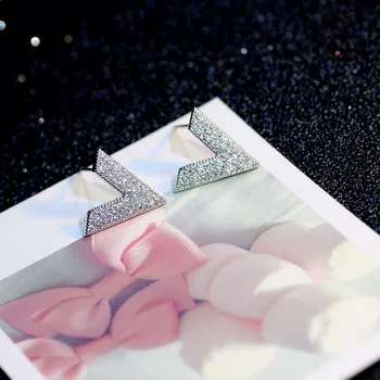 2020 New Earrings 925 sterling silver needle Crystal from Swarovskis Wholesale Women Fine Jewelry Micro inlaid zircon letter V
2020 New Earrings 925 sterling silver needle Crystal from Swarovskis Wholesale Women Fine Jewelry Micro inlaid zircon letter V