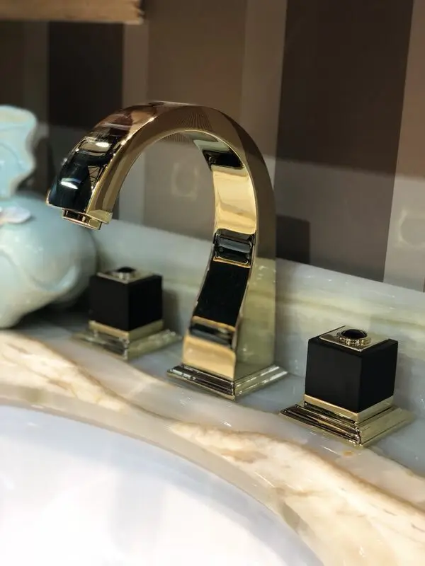 TI-GOLD PVD 8 дюймов 3 широкий с отверстиями ванная комната туалет раковина кран смеситель на бортике роскошный кран квадратный дизайн
TI-GOLD PVD 8 дюймов 3 широкий с отверстиями ванная комната туалет раковина кран смеситель на бортике роскошный кран квадратный дизайн
