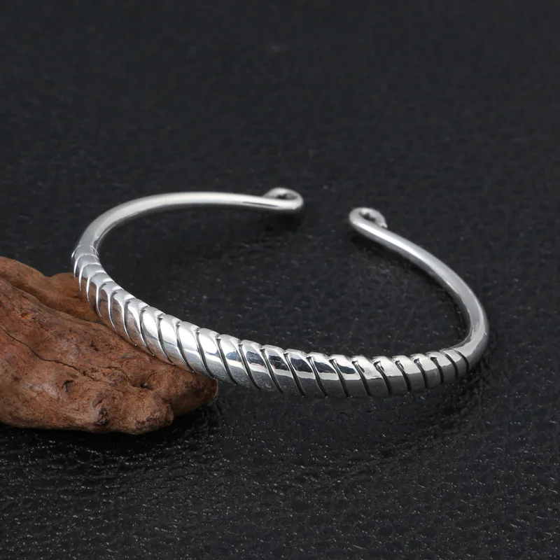 Wholesale S999 Full Sterling Silver Jewelry Men And Women Retro Thai Silver New Pattern Popular Opening Adjustment Bangle
Wholesale S999 Full Sterling Silver Jewelry Men And Women Retro Thai Silver New Pattern Popular Opening Adjustment Bangle