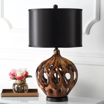 European pastoral American golden hollow ceramic table lamps new Chinese retro study living room bedroom creative desk lamp
European pastoral American golden hollow ceramic table lamps new Chinese retro study living room bedroom creative desk lamp