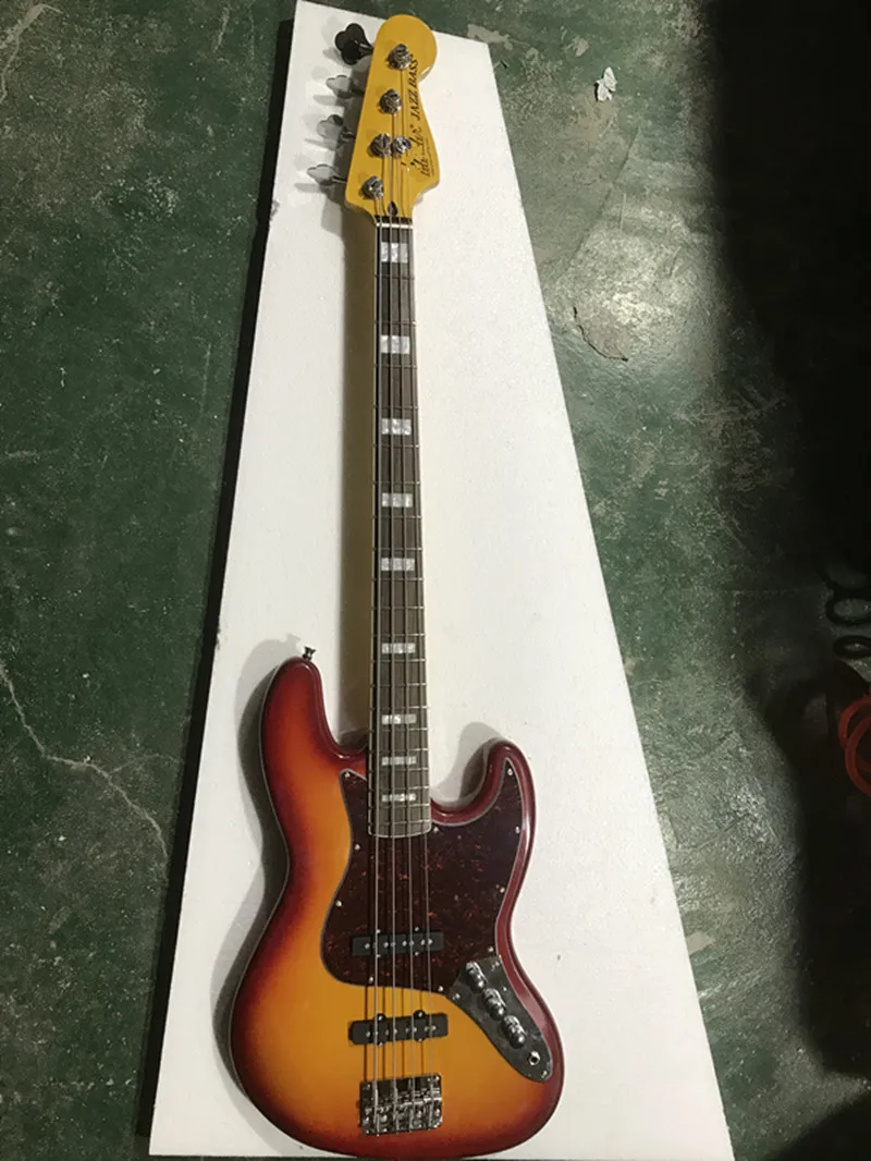2019 brand new VS JAZZ Electric Bass Silver fittings In-kind Shooting free delivery
2019 brand new VS JAZZ Electric Bass Silver fittings In-kind Shooting free delivery