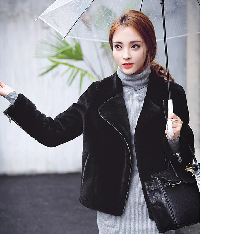 Genuine sheepskin leather coat women winter thick warm shearing fur one piece leather jacket fashion simple design NPI 71231H
Genuine sheepskin leather coat women winter thick warm shearing fur one piece leather jacket fashion simple design NPI 71231H