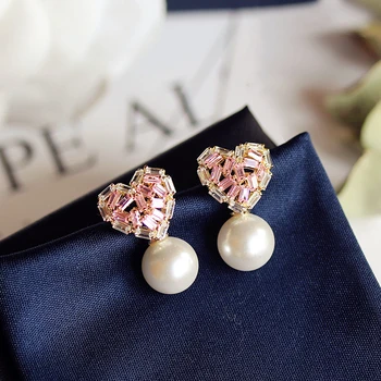 Fashion Woman Cubic Zirconia Earrings Korean Style Hollow Pink Crystal Heart Earrings Stud Earrings With Pearls Women Jewelry
Fashion Woman Cubic Zirconia Earrings Korean Style Hollow Pink Crystal Heart Earrings Stud Earrings With Pearls Women Jewelry