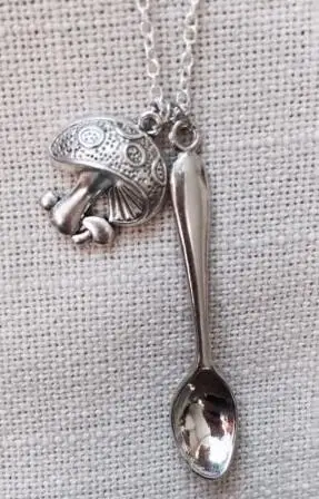 Crown Snuff Spoon Necklace Pendant Vintage Silver Mushroom Elephant Snowflake Owl Flower Statement Necklace Women Jewelry New
Crown Snuff Spoon Necklace Pendant Vintage Silver Mushroom Elephant Snowflake Owl Flower Statement Necklace Women Jewelry New