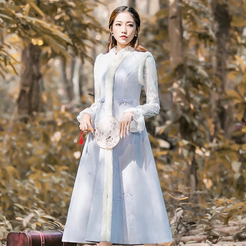2018 new fashion women's outerwear coat autumn retro woolen coat fur collar embroidered coat
2018 new fashion women's outerwear coat autumn retro woolen coat fur collar embroidered coat