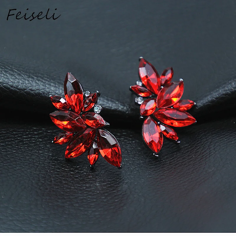 Feiseli Brand New Creative Angel Wings Glass Crystal Stud Earrings For Women Wedding Party Fashion Rhinestone Earring Jewelry
Feiseli Brand New Creative Angel Wings Glass Crystal Stud Earrings For Women Wedding Party Fashion Rhinestone Earring Jewelry