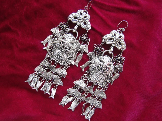 National wind jewelry earrings Long fish tassel hand Miao silver diy accessories Miao exaggerated earrings pendant
National wind jewelry earrings Long fish tassel hand Miao silver diy accessories Miao exaggerated earrings pendant