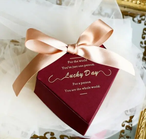 100pcs Creative Diamond Forest Style Wedding Favors Candy Box Bomboniera Party Supplies Gift Box Chocolate Boxes with Ribbons
100pcs Creative Diamond Forest Style Wedding Favors Candy Box Bomboniera Party Supplies Gift Box Chocolate Boxes with Ribbons