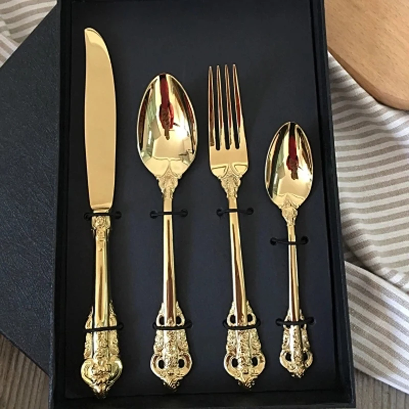 Luxury Golden Dinnerware Set Gold Plated Stainless Steel Cutlery Wedding Tableware Dining Knife Fork Tablespoon Vleesvork 15XX
Luxury Golden Dinnerware Set Gold Plated Stainless Steel Cutlery Wedding Tableware Dining Knife Fork Tablespoon Vleesvork 15XX