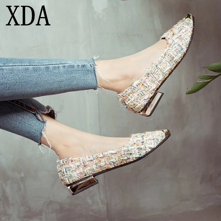 XDA 2019 Metal pointed toe lattice Shallow Mouth Square Heel Causal Shoes Low Heels Women Single Shoes for Ladies single Shoes
XDA 2019 Metal pointed toe lattice Shallow Mouth Square Heel Causal Shoes Low Heels Women Single Shoes for Ladies single Shoes