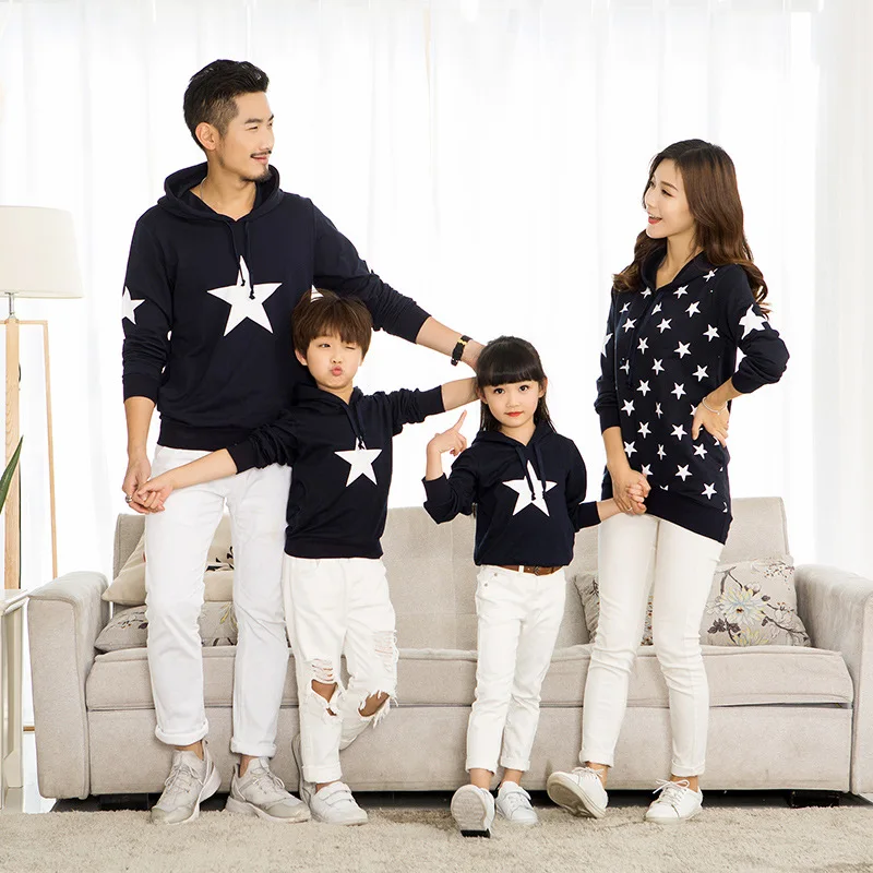 New Matching Family Clothing Star Printed Long Sleeve Hoodie Shirts Couples Sweater With Velvet T-shirt Dad Mom Kids Clothing
New Matching Family Clothing Star Printed Long Sleeve Hoodie Shirts Couples Sweater With Velvet T-shirt Dad Mom Kids Clothing