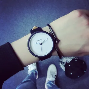 South Korea's Big Dial Unique Retro Personality Contracted Fashionable Belts Tide Male Female Student Couples Watch Minimalist
South Korea's Big Dial Unique Retro Personality Contracted Fashionable Belts Tide Male Female Student Couples Watch Minimalist