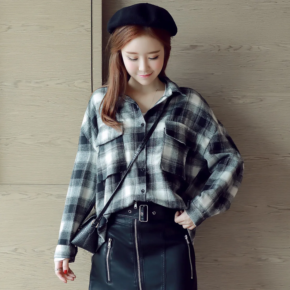 2018 Real Plus Size Tops Women Blouses New Pockets Winter Korean Leisure All-match Sleeve Plaid Shirt Lapel Loose Check Women
2018 Real Plus Size Tops Women Blouses New Pockets Winter Korean Leisure All-match Sleeve Plaid Shirt Lapel Loose Check Women