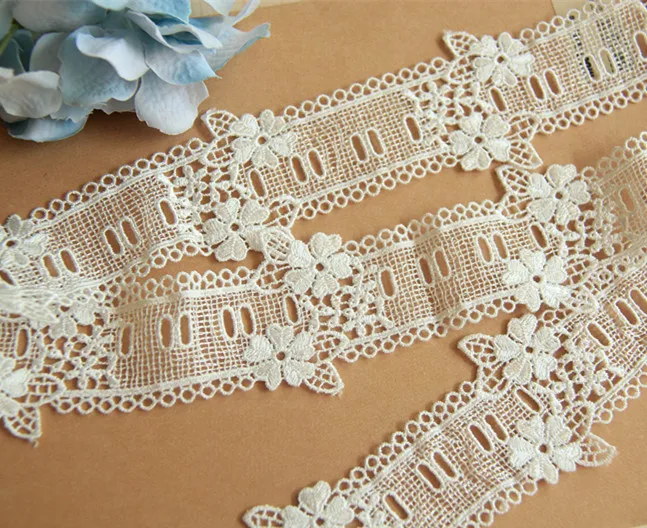 1.77inch wide 5yard/lot Good Quality White Embroidery Hole Can Pass Ribbon Flower Wedding Lace Trim Bridal Clothes X021
1.77inch wide 5yard/lot Good Quality White Embroidery Hole Can Pass Ribbon Flower Wedding Lace Trim Bridal Clothes X021