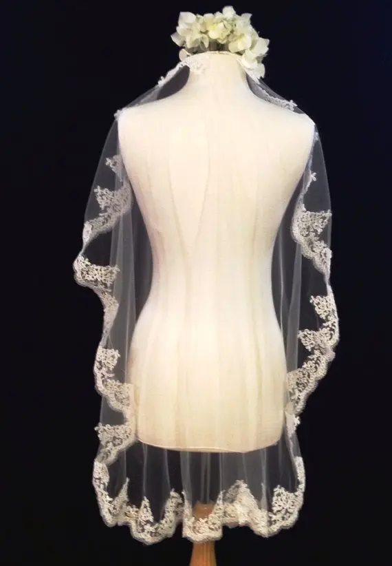 2015 Hot Lace Bridal Veil White/Ivory Short Wedding Veil With Comb Wedding Accessories Veu De Noiva MD3578
2015 Hot Lace Bridal Veil White/Ivory Short Wedding Veil With Comb Wedding Accessories Veu De Noiva MD3578