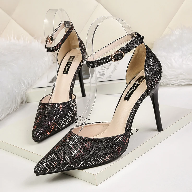 Sexy pointed shallow mouth high heels nightclub was thin with a pair of sandals stiletto sequins women's shoes
Sexy pointed shallow mouth high heels nightclub was thin with a pair of sandals stiletto sequins women's shoes