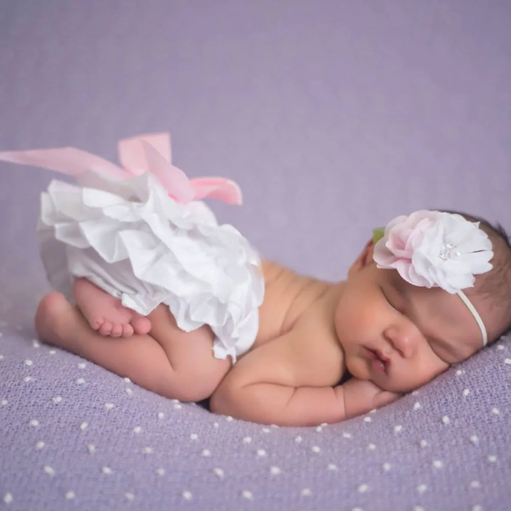 Solid Color Satin Baby Bloomer Newborn Photo Prop Girls Infant Ruffle Diaper Cover for Summer Baby Shorts KS003
Solid Color Satin Baby Bloomer Newborn Photo Prop Girls Infant Ruffle Diaper Cover for Summer Baby Shorts KS003