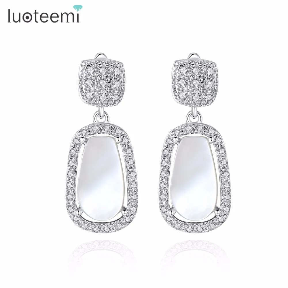 LUOTEEMI New Fashion Vintage Brincos White Gold Color Natural Shell CZ Crystal Rhinestone Bar Dangle Drop Earrings for Women
LUOTEEMI New Fashion Vintage Brincos White Gold Color Natural Shell CZ Crystal Rhinestone Bar Dangle Drop Earrings for Women