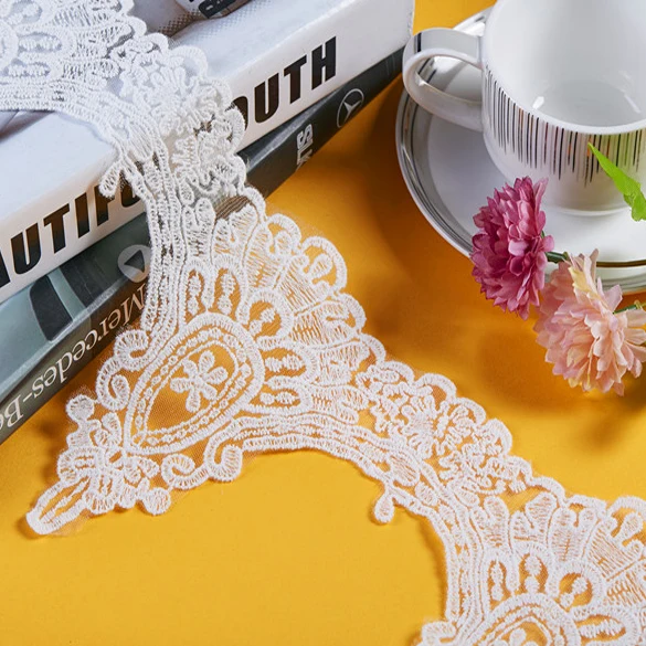 Free shipping 5yards 17cm width Cotton embroidered mesh lace trim for ornaments craft DIY accessory -QX
Free shipping 5yards 17cm width Cotton embroidered mesh lace trim for ornaments craft DIY accessory -QX