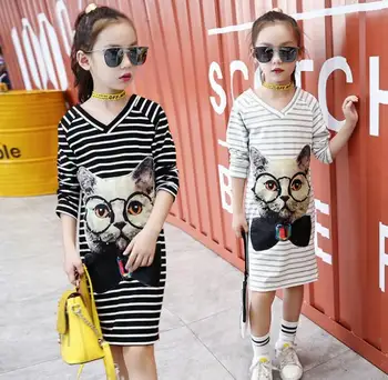 Girls striped long sleeved T-shirt, pure cotton medium size cartoon V collar Jersey, children's Mid Autumn Festival Dress
Girls striped long sleeved T-shirt, pure cotton medium size cartoon V collar Jersey, children's Mid Autumn Festival Dress