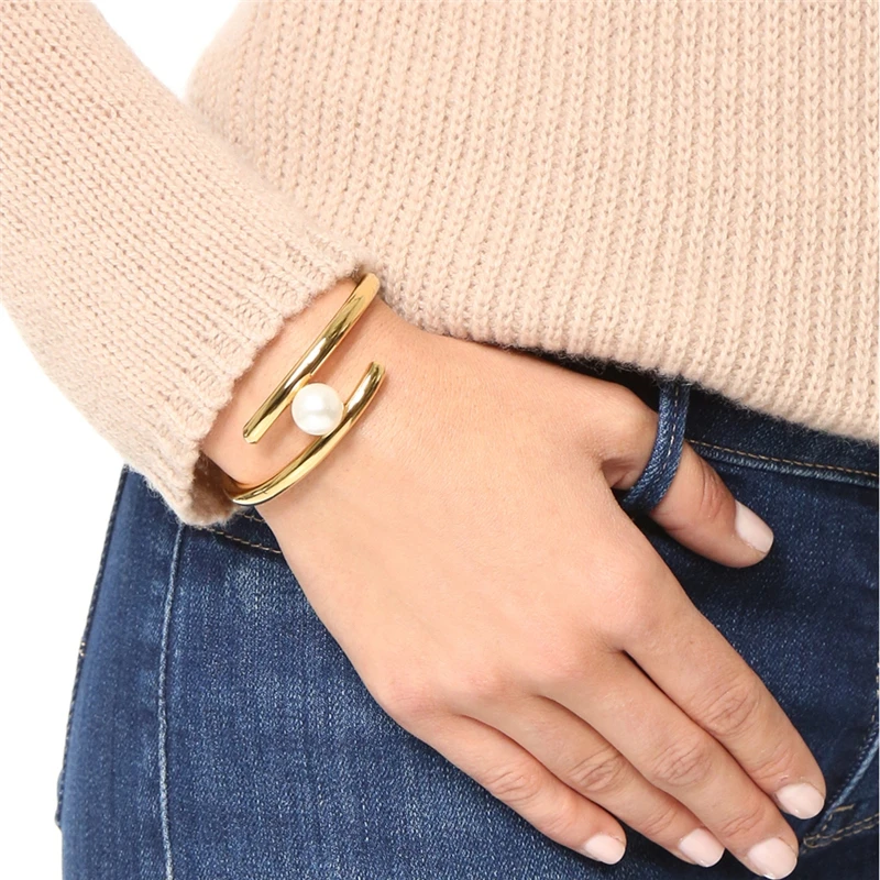 European and American minority brass pearl bracelet female opening simple cool wind retro personality network red jewelry
European and American minority brass pearl bracelet female opening simple cool wind retro personality network red jewelry