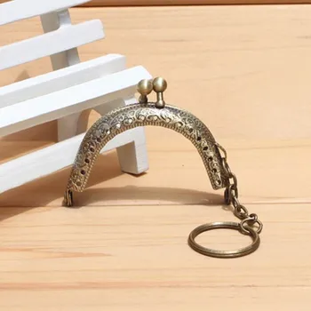 20PCS 6.5CM antique Bronze Pattern Metal Coin Purse Frames with key ring Head Bag Handle Cluth Kiss Clasp Bag Frame Accessories
20PCS 6.5CM antique Bronze Pattern Metal Coin Purse Frames with key ring Head Bag Handle Cluth Kiss Clasp Bag Frame Accessories