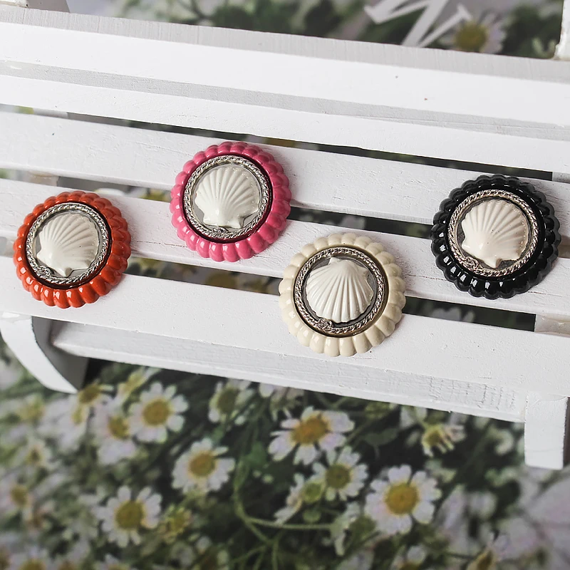 1lot=10pcs golden handmade accessories metal Buttons decorate Sewing shell Sweaters Crafts Handwork Clothing
1lot=10pcs golden handmade accessories metal Buttons decorate Sewing shell Sweaters Crafts Handwork Clothing