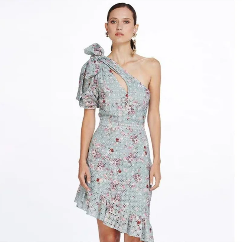 High Quality 2019 Skew Neck Off The Shoulder Hole Floral Print Embroidery Elegant Fishtail Dress Party Dress
High Quality 2019 Skew Neck Off The Shoulder Hole Floral Print Embroidery Elegant Fishtail Dress Party Dress