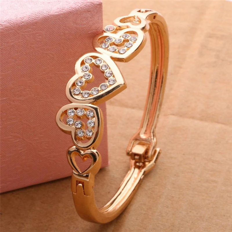 Fashion Women Lady Gold Love Heart Rhinestones Crystal Cuff Bangle Bracelet Metal Charm Wedding Party Bracelet Jewelry
Fashion Women Lady Gold Love Heart Rhinestones Crystal Cuff Bangle Bracelet Metal Charm Wedding Party Bracelet Jewelry