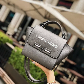 Luxury New Famous Brand Designer Women PU Leather Handbag Fashion Smile Face Tote Quality Trapeze Smiley Clutches Bolsa Feminina
Luxury New Famous Brand Designer Women PU Leather Handbag Fashion Smile Face Tote Quality Trapeze Smiley Clutches Bolsa Feminina