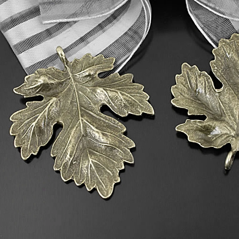 (23248)10PCS 37x35MM Antique Bronze Zinc Alloy Long Leaves Charms Pendants Jewelry Findings Accessories
(23248)10PCS 37x35MM Antique Bronze Zinc Alloy Long Leaves Charms Pendants Jewelry Findings Accessories