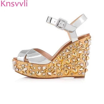 Knsvvli Rivets Studded Wedge Heels Sandals Women Silver Patent leather Summer Shoes Sexy High Heels Platform Sandalia Feminina
Knsvvli Rivets Studded Wedge Heels Sandals Women Silver Patent leather Summer Shoes Sexy High Heels Platform Sandalia Feminina