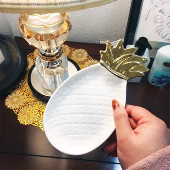 Gold-plated Pineapple Storage Plate Creative Dressing Desk Decorative Jewelry Storage Dish Ring Necklace Placed Plate Ceramic 
Gold-plated Pineapple Storage Plate Creative Dressing Desk Decorative Jewelry Storage Dish Ring Necklace Placed Plate Ceramic