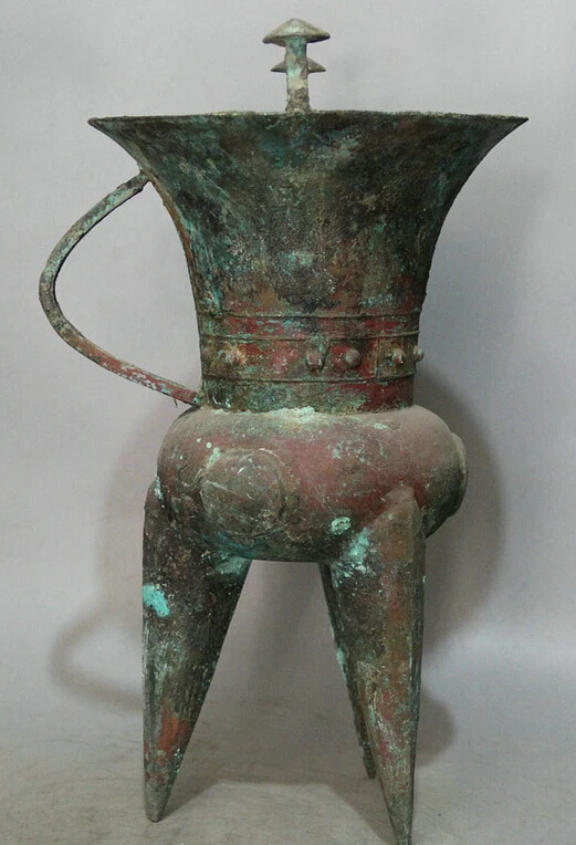 Elegant old S1958 18 Ancient Chinese dynasty Bronze 3 Foot vessel goblet oxhorn wineglass cup statue (A0322) A0403
Elegant old S1958 18 Ancient Chinese dynasty Bronze 3 Foot vessel goblet oxhorn wineglass cup statue (A0322) A0403