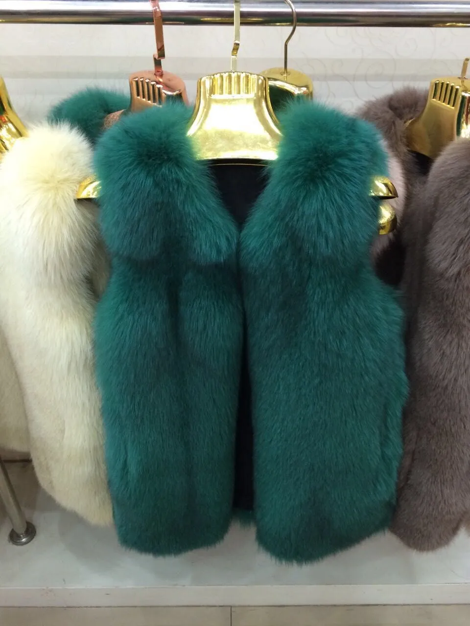 MLHXFUR Real Fox Fur Whole Pelt Skin Vest Vests Gilet Coat Outwear Jacket Garment Overcoat Sleeveless Top Nature Many Colors
MLHXFUR Real Fox Fur Whole Pelt Skin Vest Vests Gilet Coat Outwear Jacket Garment Overcoat Sleeveless Top Nature Many Colors