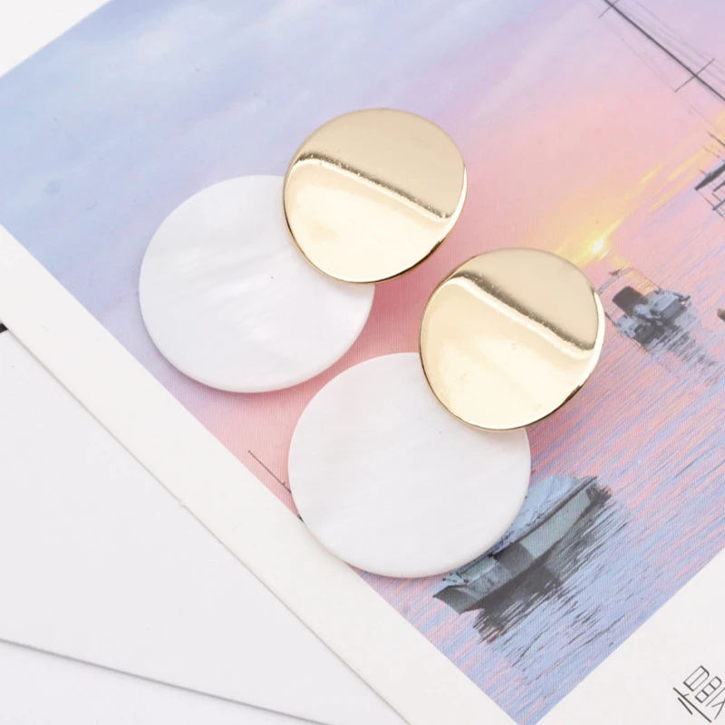 Simple Geometric Unique Shell Gold Silver Stud Earrings Trendy Gold Color Round Metal Statement Earrings for Women New Arrival
Simple Geometric Unique Shell Gold Silver Stud Earrings Trendy Gold Color Round Metal Statement Earrings for Women New Arrival