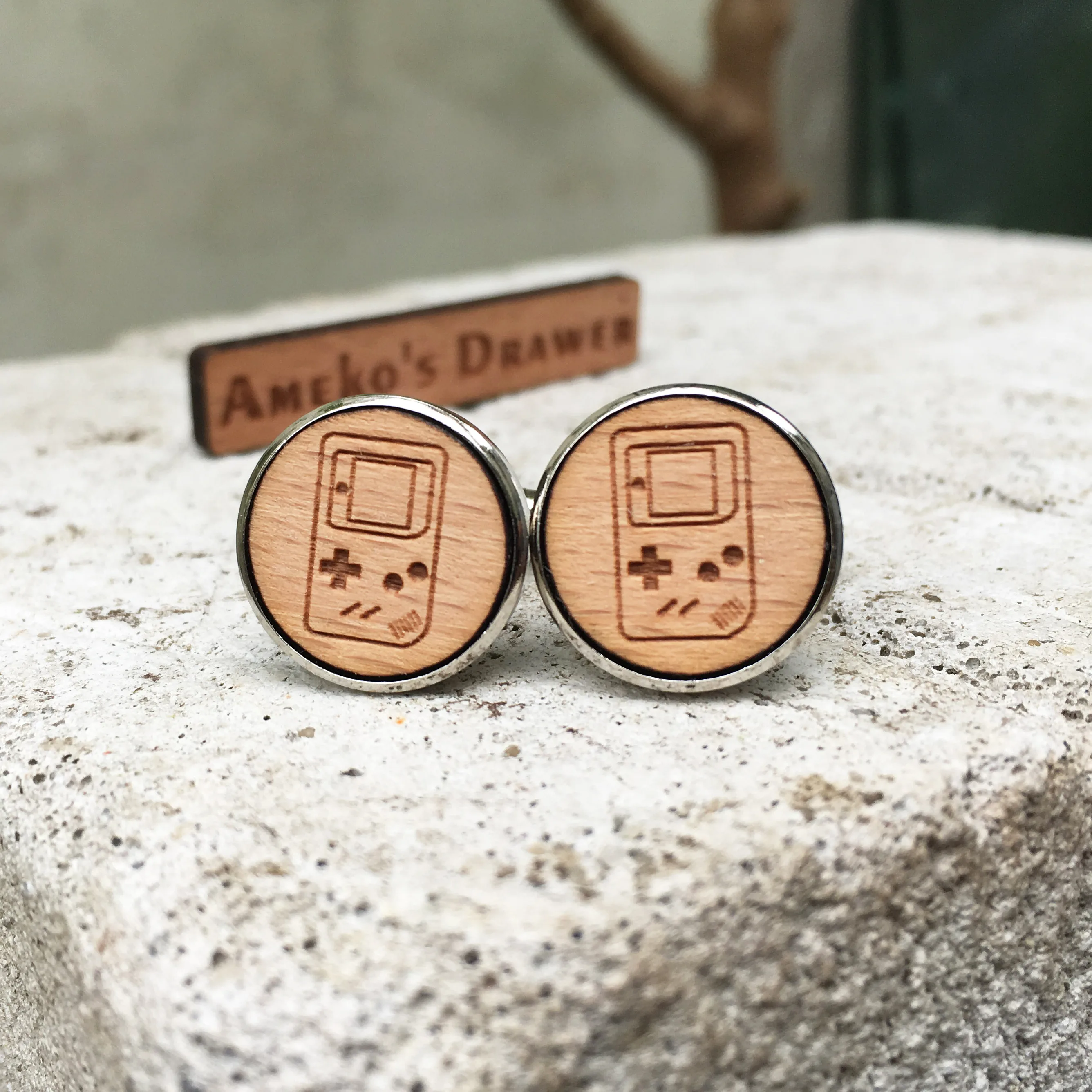 Gameboy Wooden Cuff Links Gamer Wedding Gift Groomsmen Gift Game Wood Cuff Links 90s Jewelry X 1 Pair
Gameboy Wooden Cuff Links Gamer Wedding Gift Groomsmen Gift Game Wood Cuff Links 90s Jewelry X 1 Pair