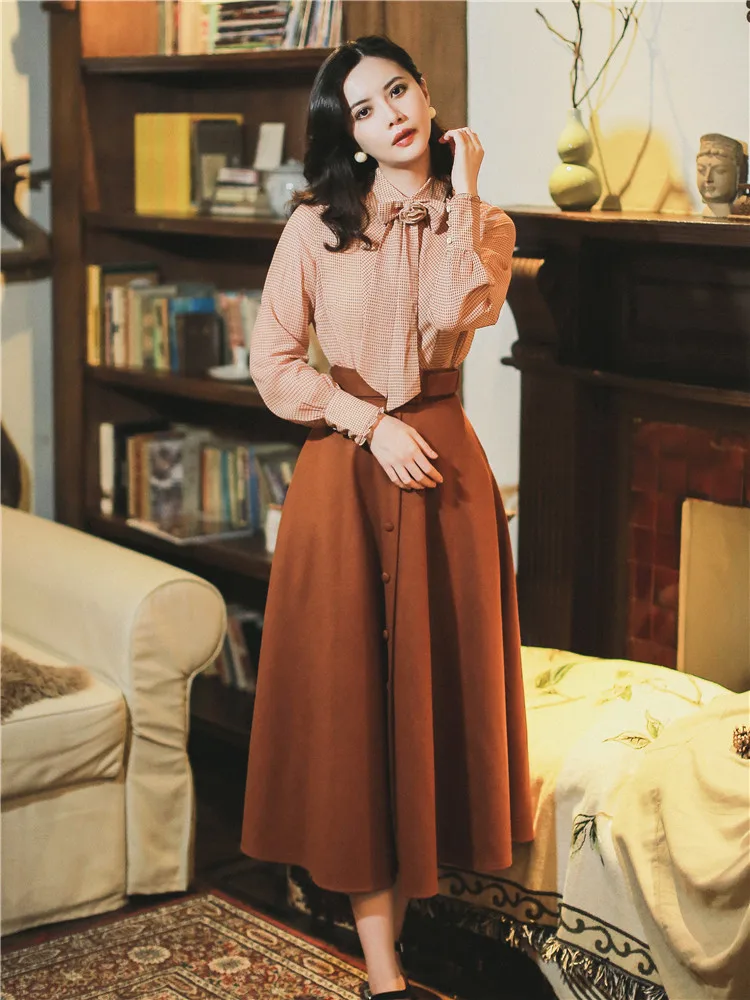 2018 Autumn Women two piece set Vintage Retro Bow neck blouse shirt + A-line Skirt
2018 Autumn Women two piece set Vintage Retro Bow neck blouse shirt + A-line Skirt