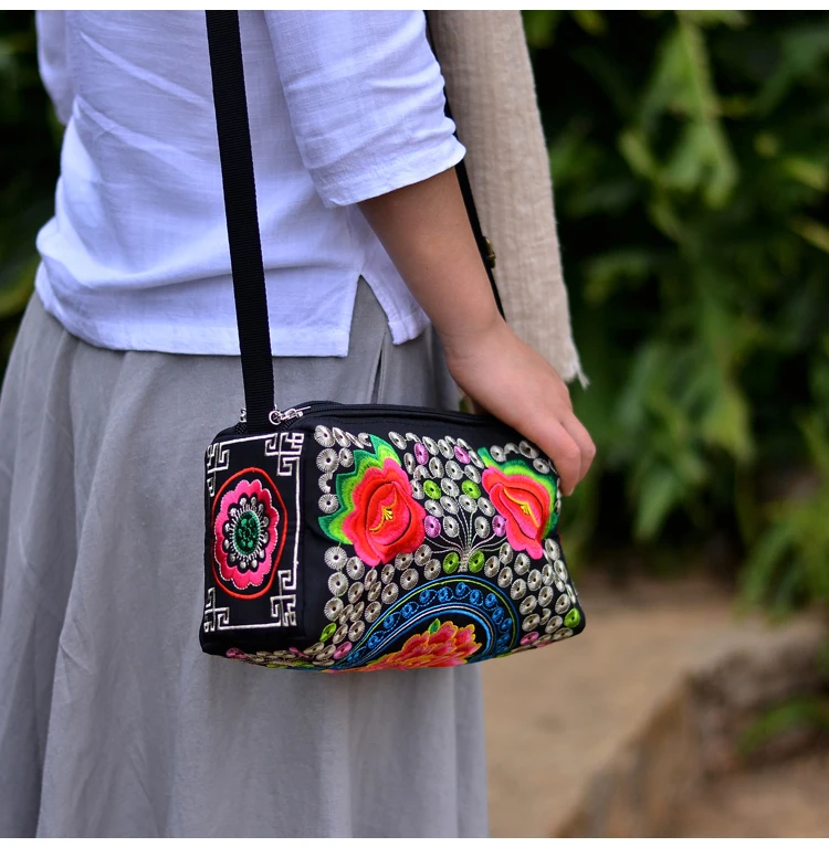 New Fashion National Embroidery Small bag!Hot Floral embroidered Women three-zippers Shoulder&Crossbody bags Lady Shopping bag
New Fashion National Embroidery Small bag!Hot Floral embroidered Women three-zippers Shoulder&Crossbody bags Lady Shopping bag