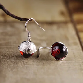 S925 silver jewelry exquisite fashion earrings Handmade red pomegranate leaf lady
S925 silver jewelry exquisite fashion earrings Handmade red pomegranate leaf lady