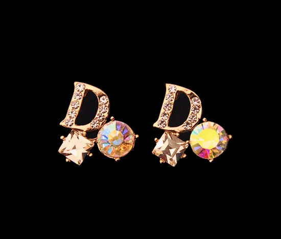 Colorful Rhinestone D word Stud Earrings Brinco Bijoux Exquisite Crystal Letters Bride Earring Pendientes Jewelry For Women Gift
Colorful Rhinestone D word Stud Earrings Brinco Bijoux Exquisite Crystal Letters Bride Earring Pendientes Jewelry For Women Gift