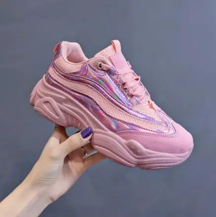 2019 spring Chinese red new thick bottom tie old shoes laser face student casual fashion sports running women's tide shoes
2019 spring Chinese red new thick bottom tie old shoes laser face student casual fashion sports running women's tide shoes
