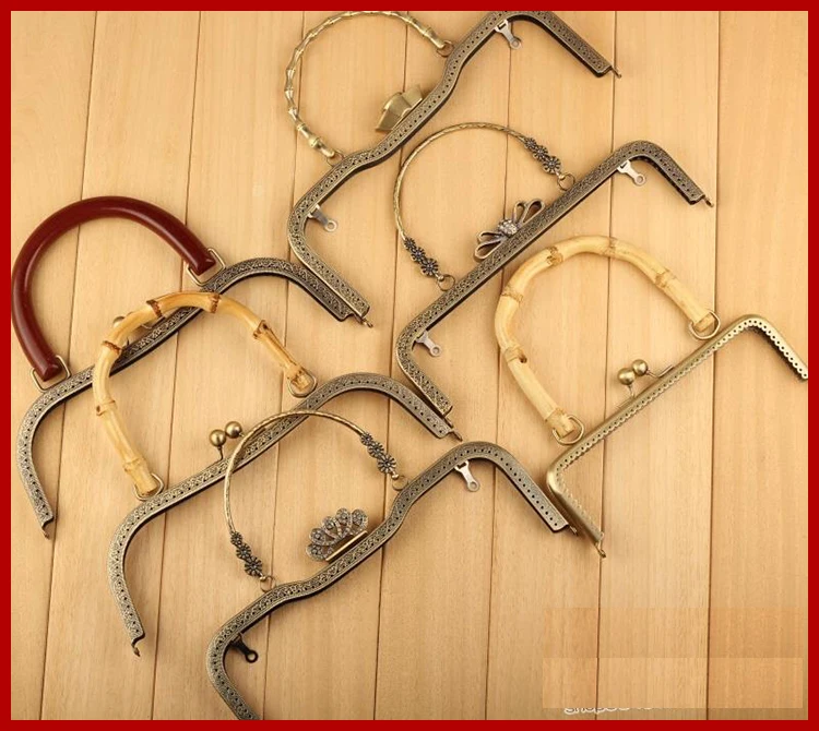 D5 DIY Purse Handbag Handle Coin Bag Metal Kiss Clasp Lock Frame Handle Arch For DIY Purse Bag Fashion Handle 2pcs
D5 DIY Purse Handbag Handle Coin Bag Metal Kiss Clasp Lock Frame Handle Arch For DIY Purse Bag Fashion Handle 2pcs