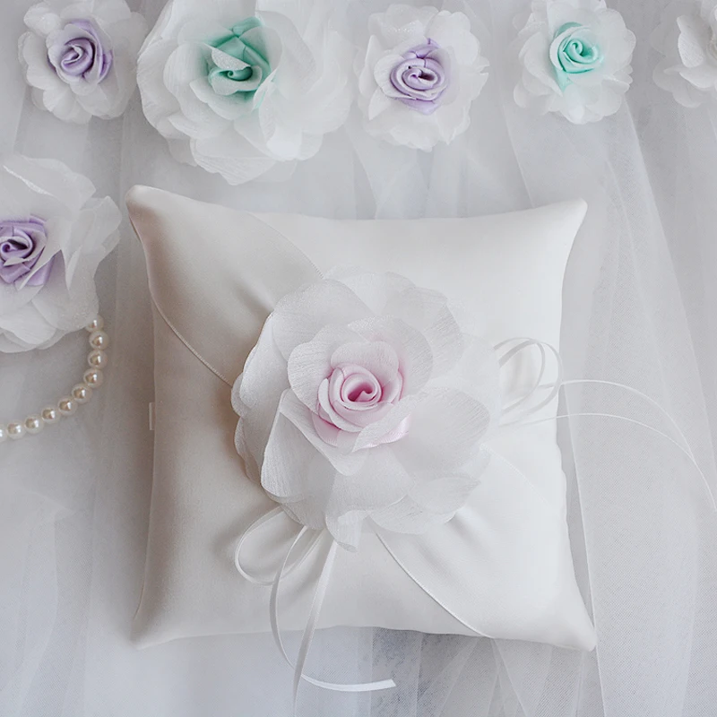 New Top quality Wedding Ring Pillow embroidered clover Ring Pillows Cushion bride boys Wedding accessories Party supplies
New Top quality Wedding Ring Pillow embroidered clover Ring Pillows Cushion bride boys Wedding accessories Party supplies